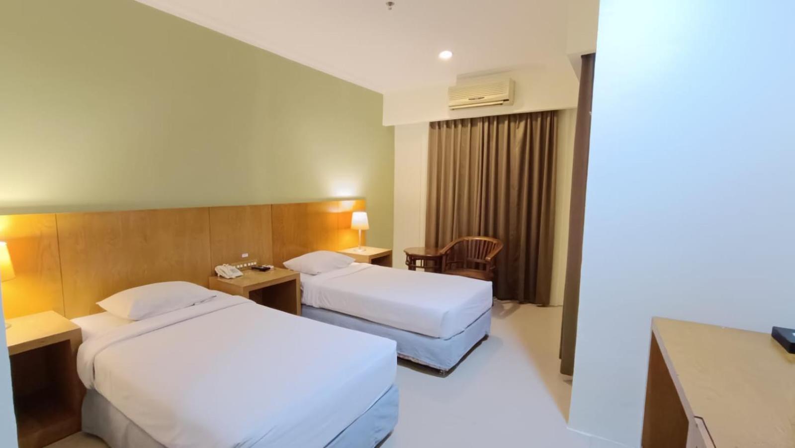 Hotel Wisata Палембанг Экстерьер фото