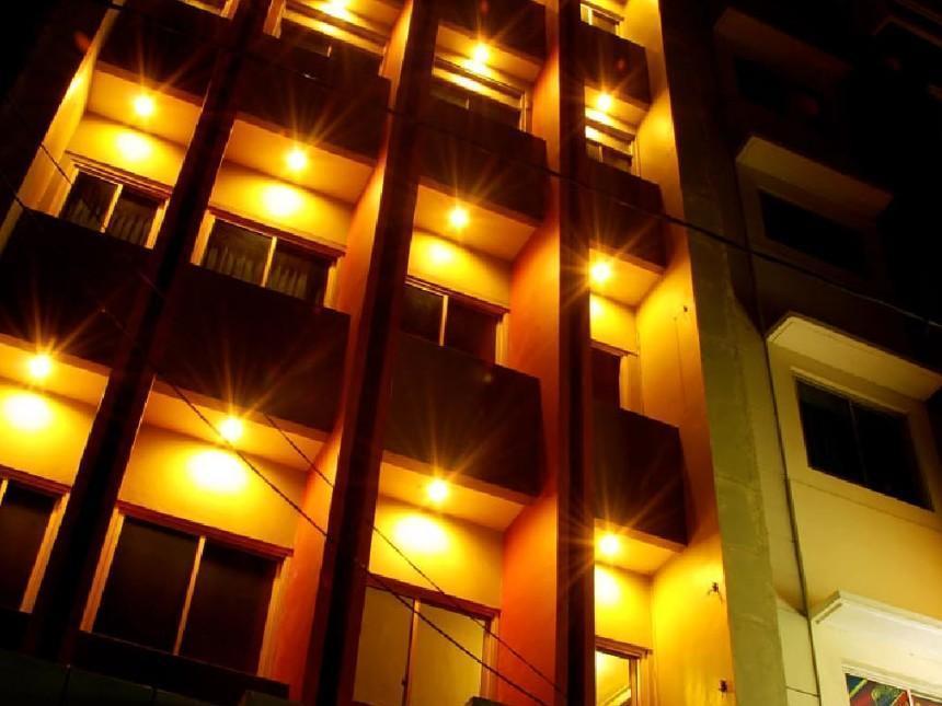 Hotel Wisata Палембанг Экстерьер фото